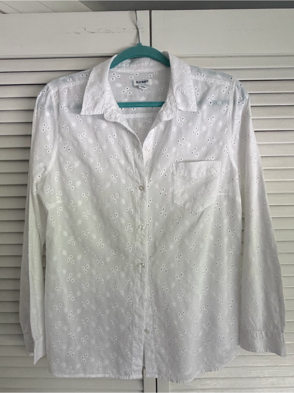 Old Navy white eyelet button front blouse